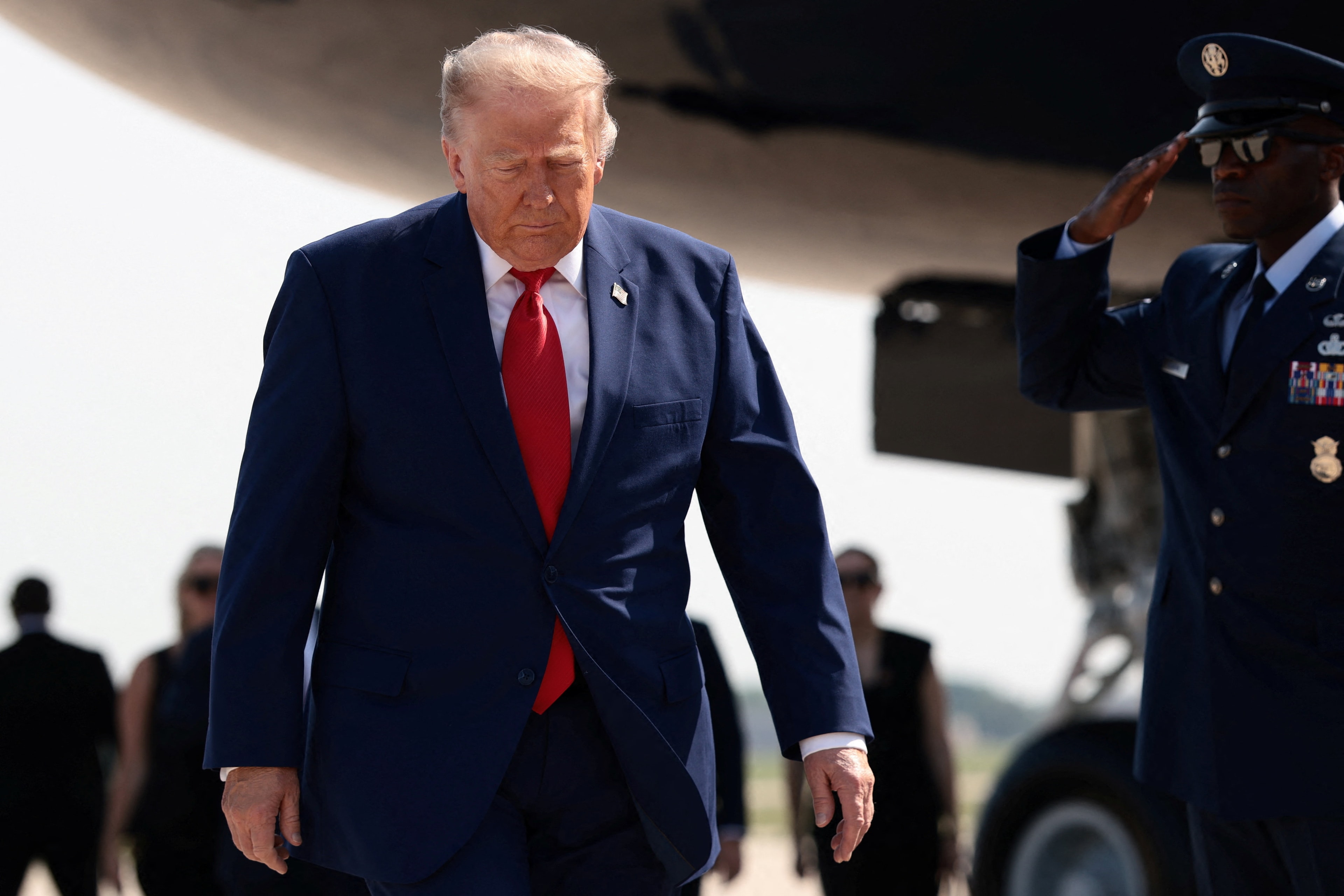 Maioria dos americanos diz estar pior financeiramente no governo Trump, aponta FT