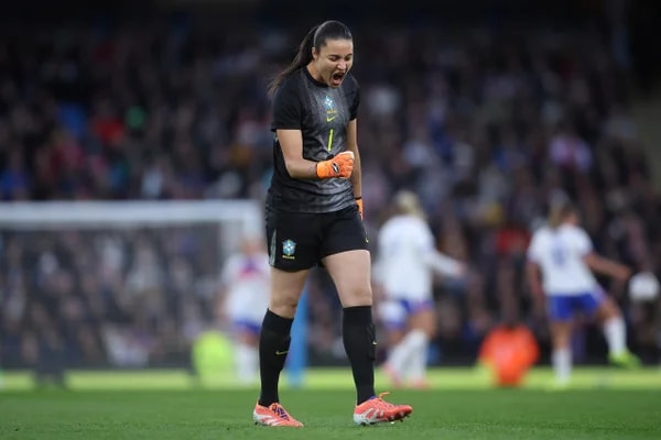 Lorena é indicada à Bola de Ouro como melhor goleira da temporada