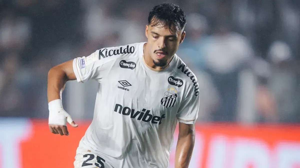 Em negociação com o Racing, Adonis Frias desfalca o Santos contra o Vasco