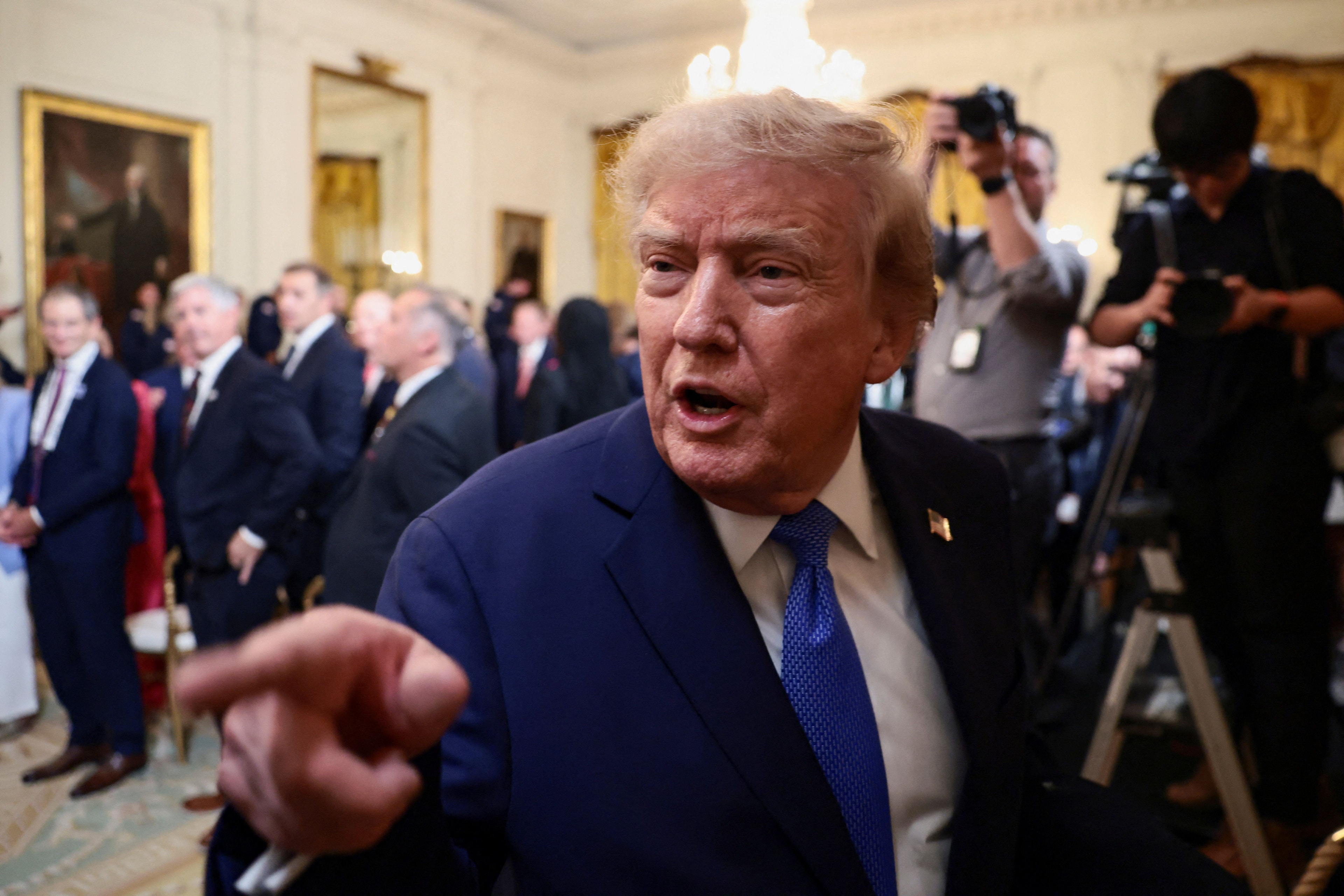 Aprovação de Trump cai ao menor nível já registrado, aponta pesquisa
