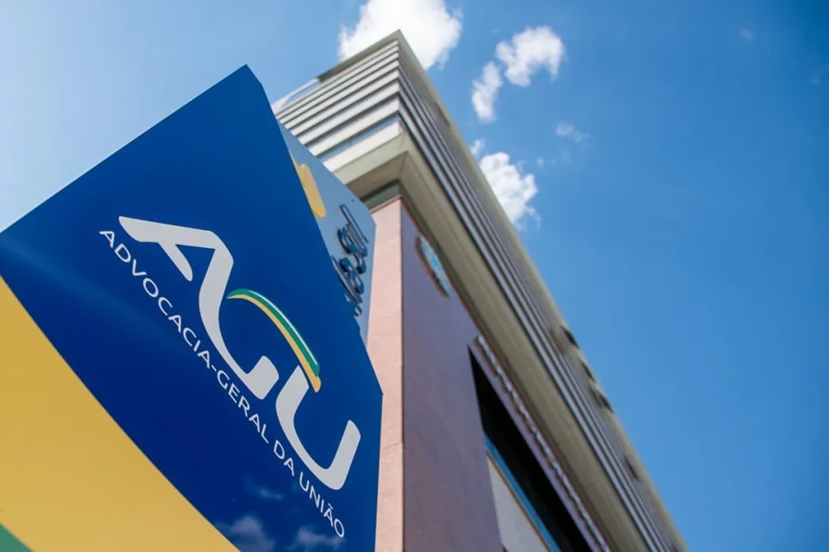 AGU tem 72h para enviar ao STF adequação à regra sobre penduricalhos
