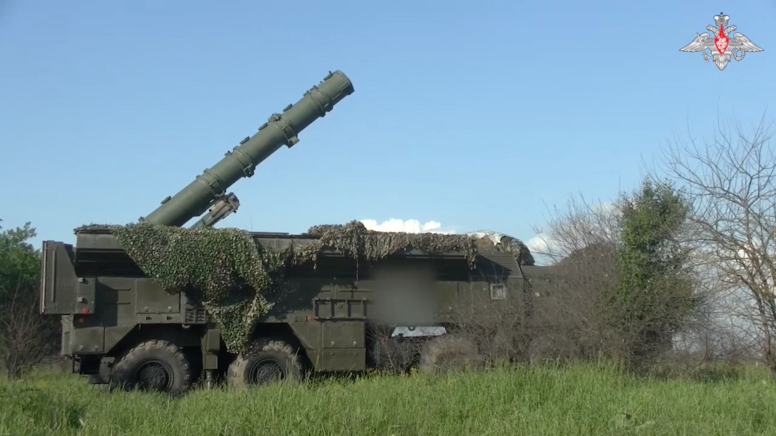 Rússia exibe arsenal em exercício nuclear e testa míssil hipersônico