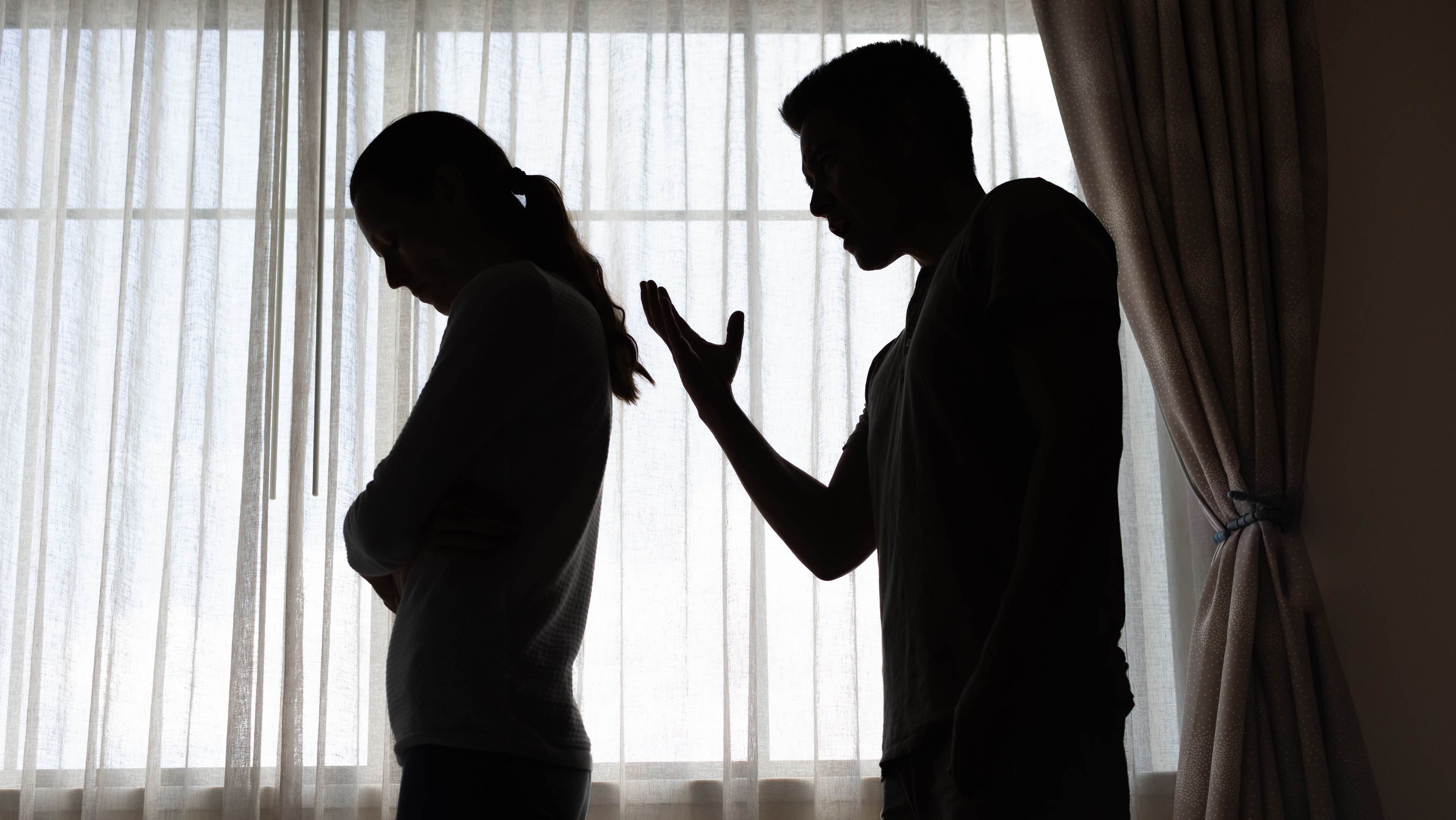 Especialista analisa impactos da “dupla jornada” na carreira das mulheres