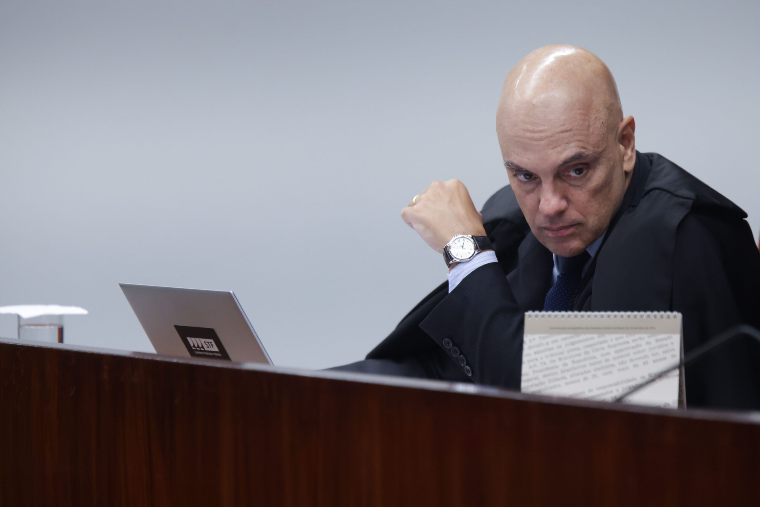 Moraes nega pedido da DPU para adiar julgamento de Eduardo Bolsonaro