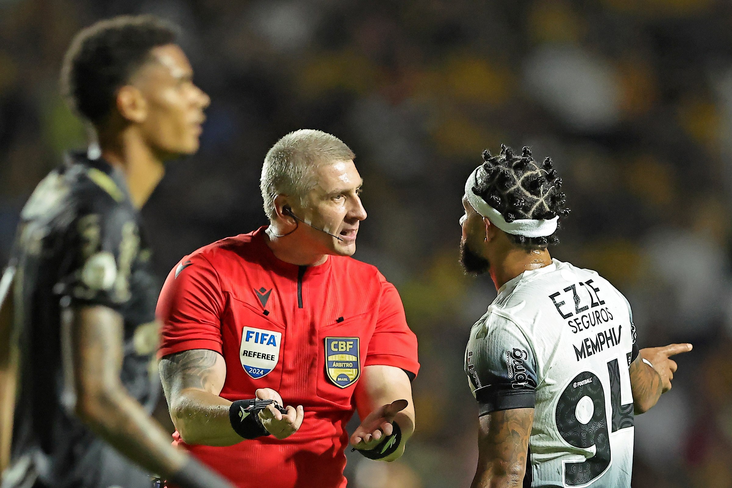 Após polêmicas, Daronco é escalado para apitar Palmeiras x Corinthians