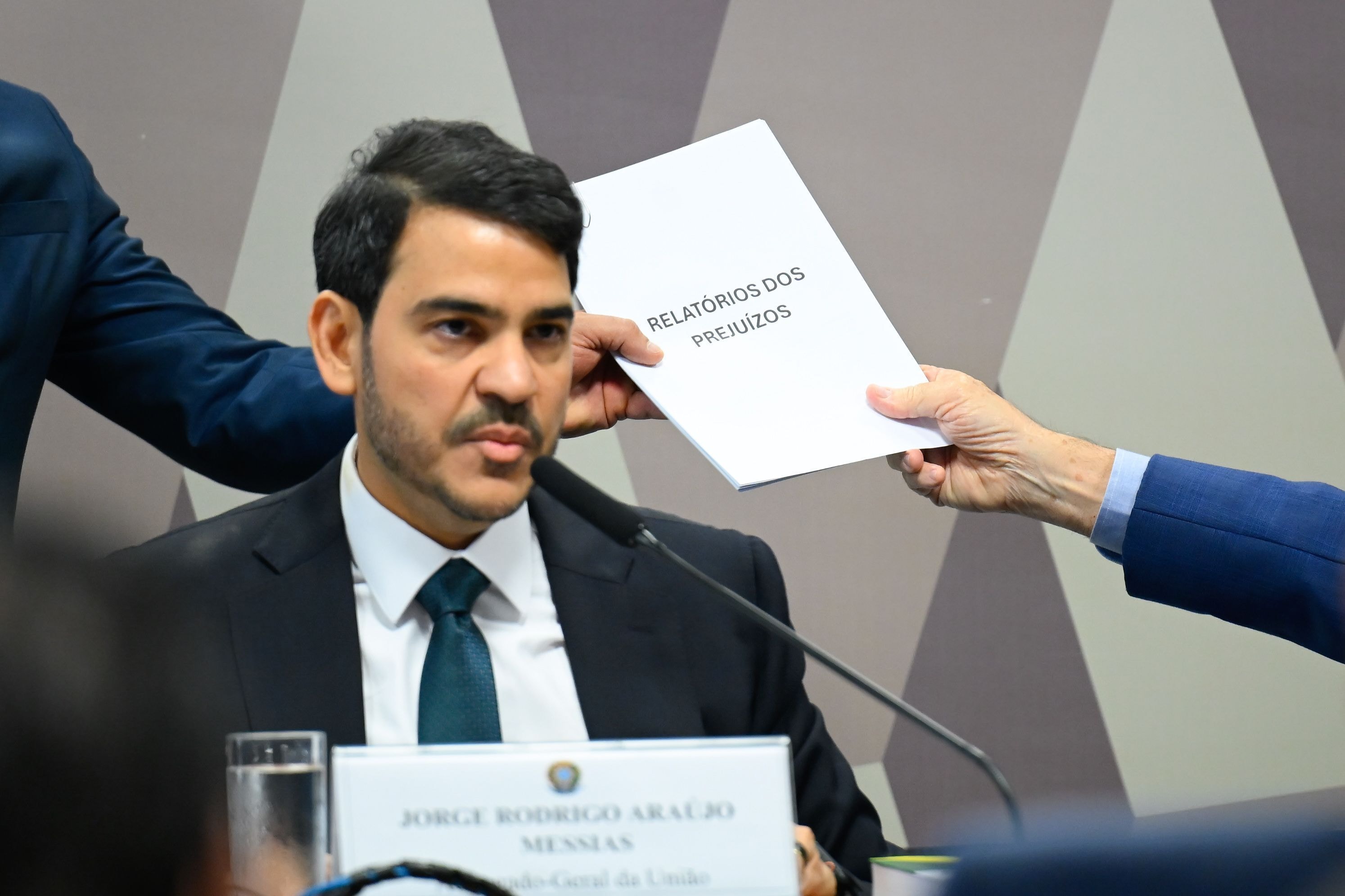 Meu primeiro código de ética é a Constituição, diz Messias a senadores