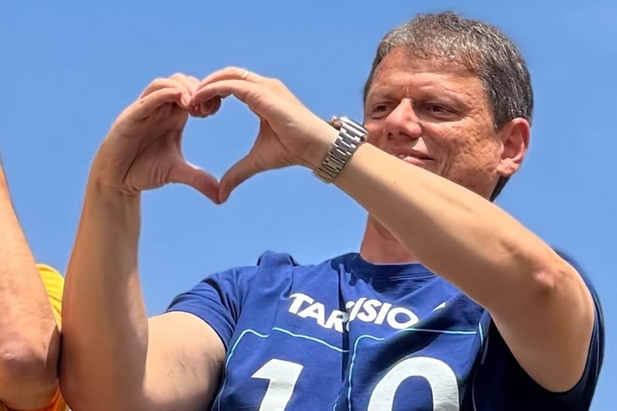Tarcísio bate recorde de votos em SP e vence em 639 das 645 cidades de SP
