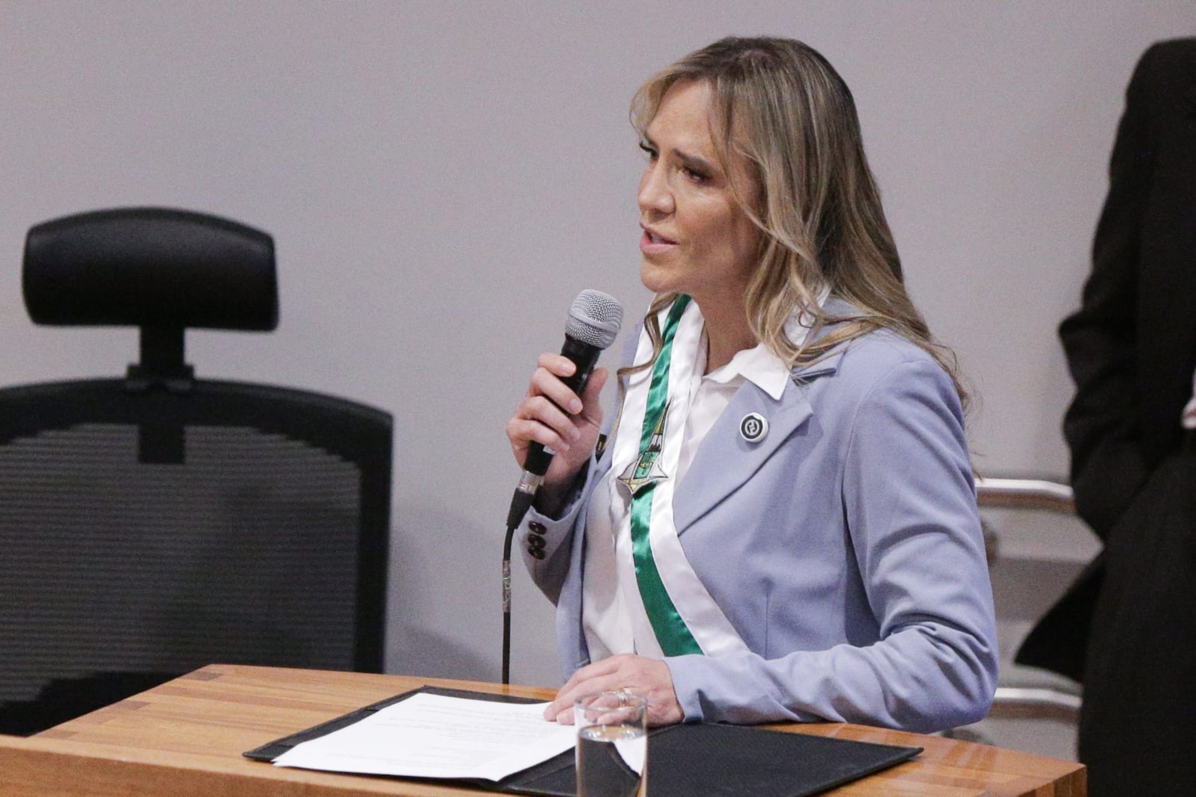 Celina libera R$ 244 milhões para acelerar atendimentos na saúde