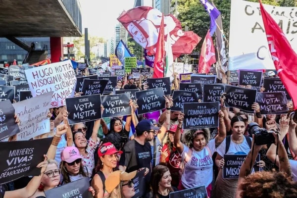 Bancadas na Câmara travam votação de projeto que criminaliza misoginia