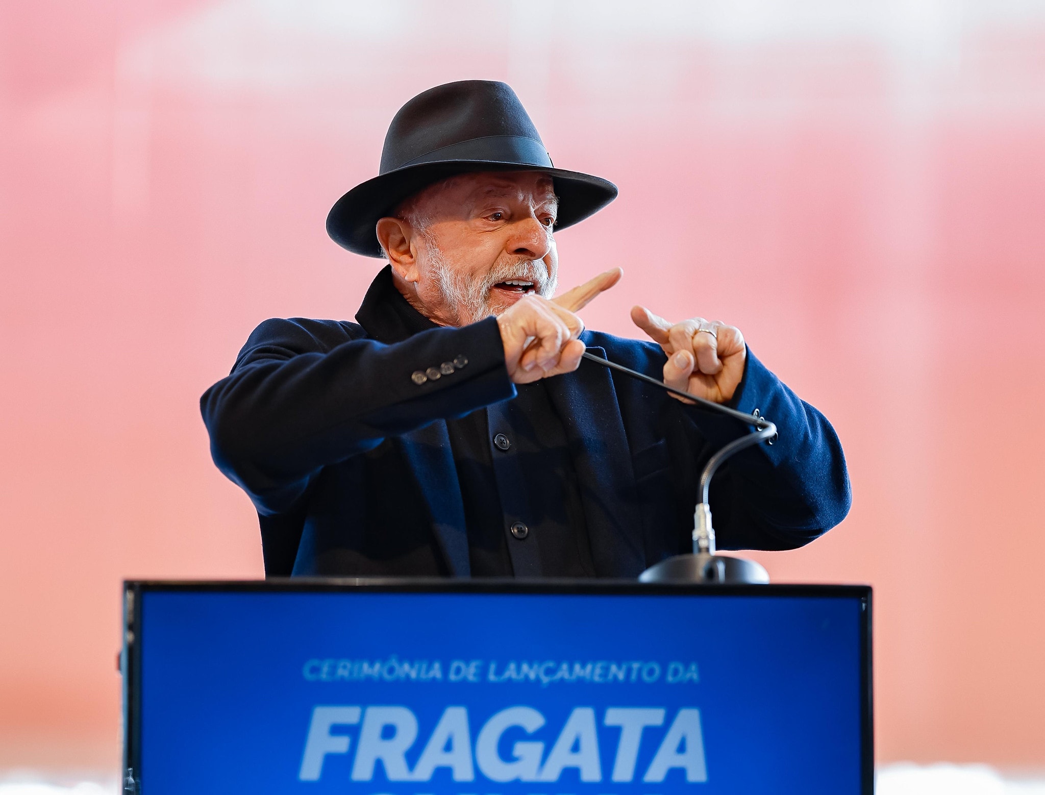 “Está cheio de nego maluco no mundo”, diz Lula ao criticar Trump
