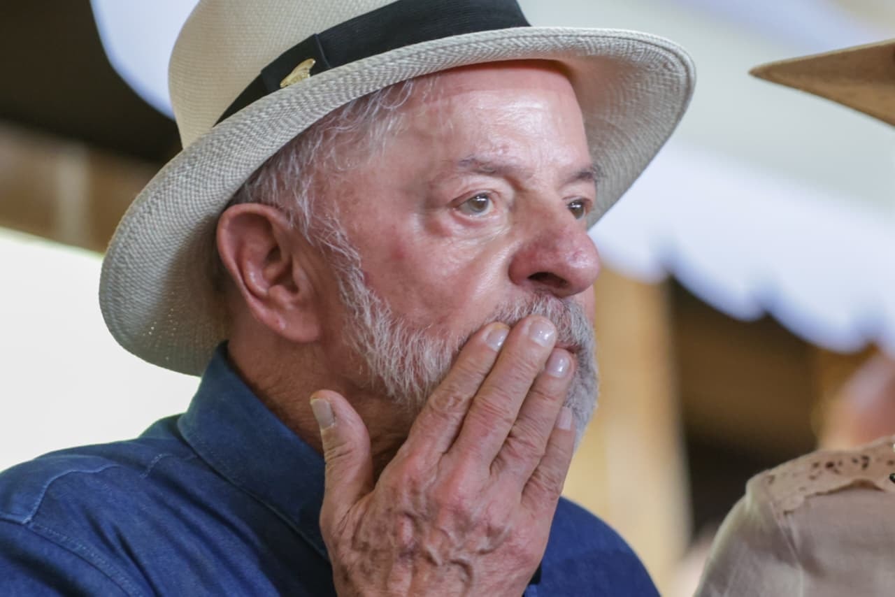 Lula diz que convocou delegados da PF que estão "fingindo trabalhar"