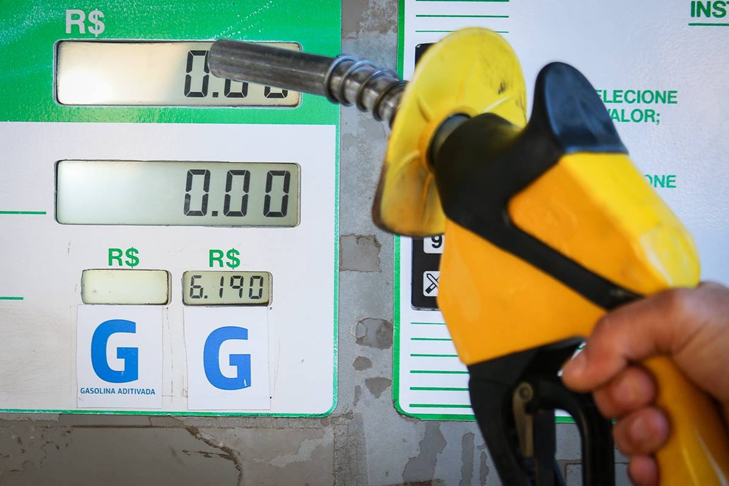 Governo afirma que abastecimento de diesel S-10 está garantido em outubro