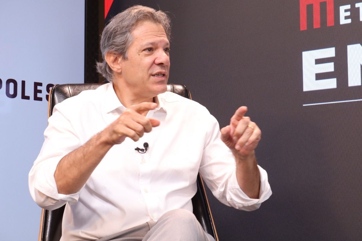 "Estranho é Tarcísio elogiar", diz Haddad sobre ação de Flávio nos EUA