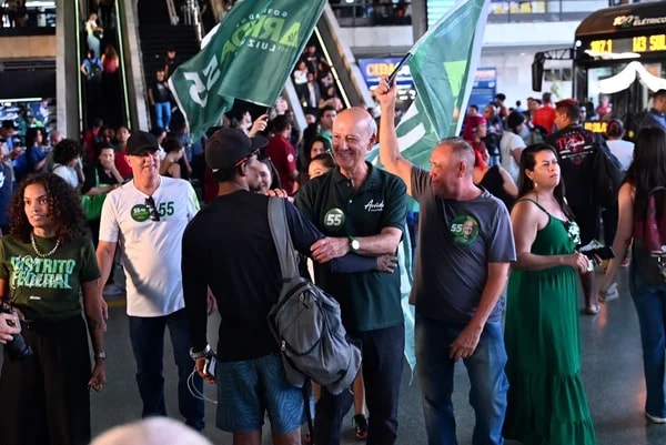 Inelegível, Arruda gastou R$ 1,3 milhão com militância durante campanha