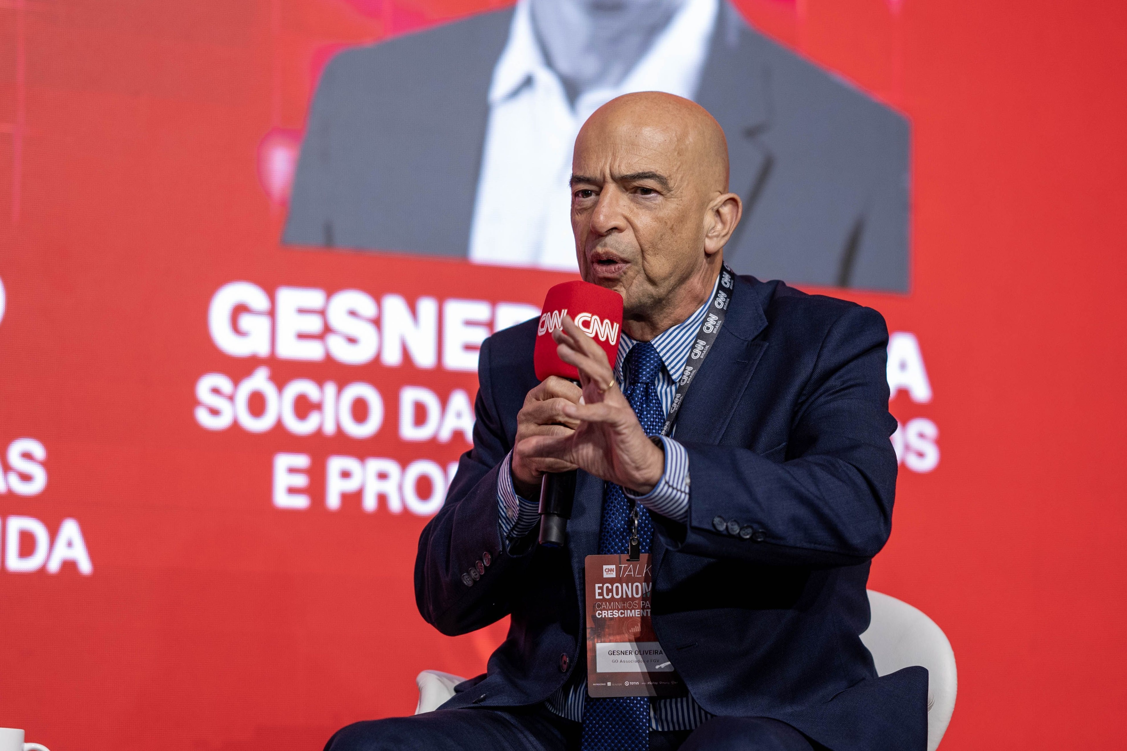 Redução da jornada de trabalho precisa de maior transição, diz especialista