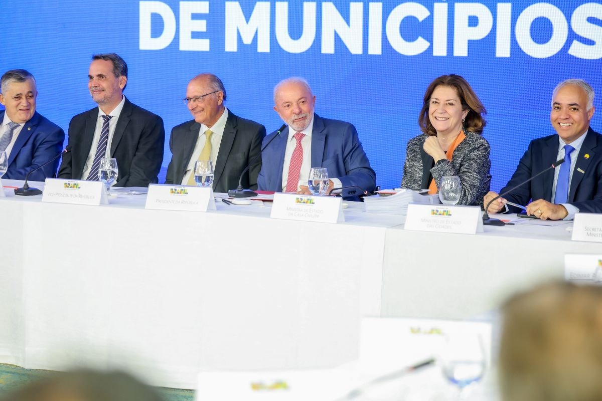 Lula diz a prefeitos que Messias ainda será ministro do STF