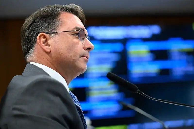 Flávio vai ao Ceará, mas não tem previsão de encontro com Ciro Gomes