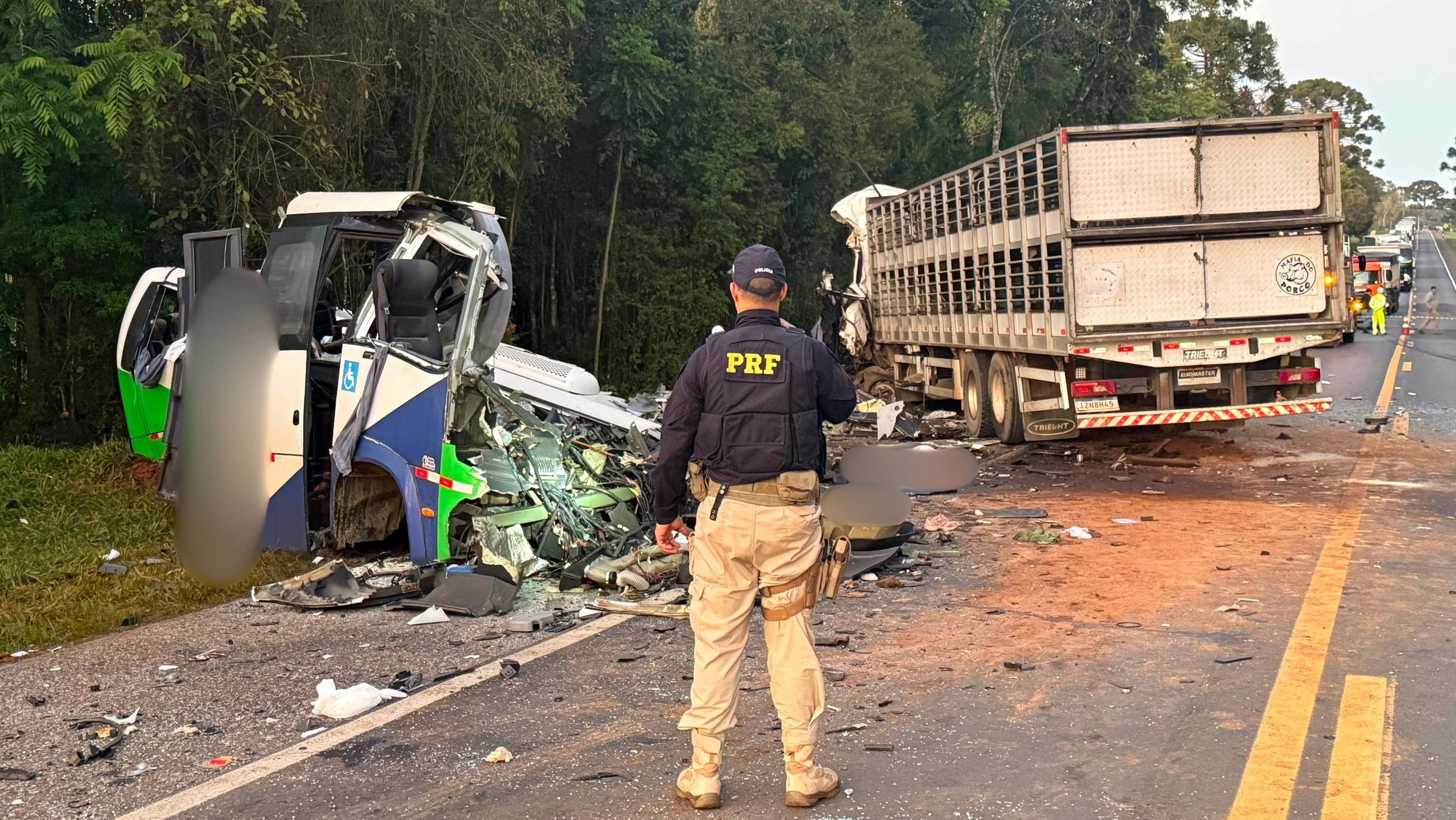 Polícia: motoristas foram responsáveis por acidente com 23 mortos no Paraná