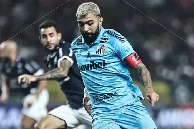Brasileirão: Vasco atropela Coritiba e põe Grêmio na zona de rebaixamento