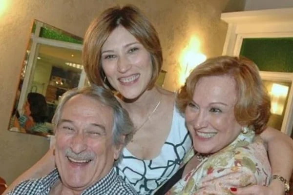 Beth Goulart relembra morte dos pais e fala sobre luto: "Impactante"
