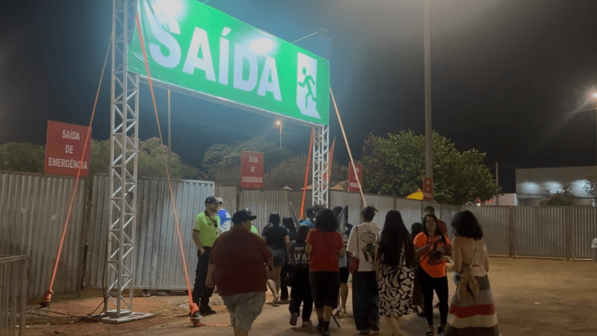 Em Ceilândia, apoiadores deixam ato de Lula antes de discurso por chuva