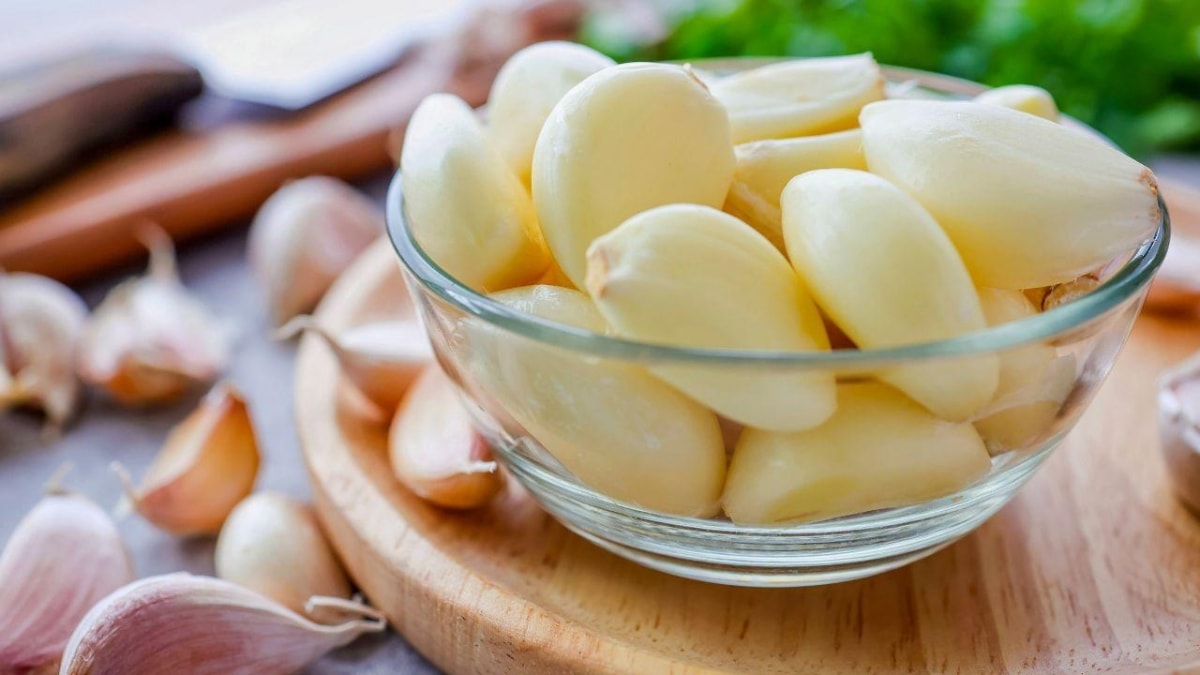 Alho cru: nutricionista cita benefícios para os rins e o coração