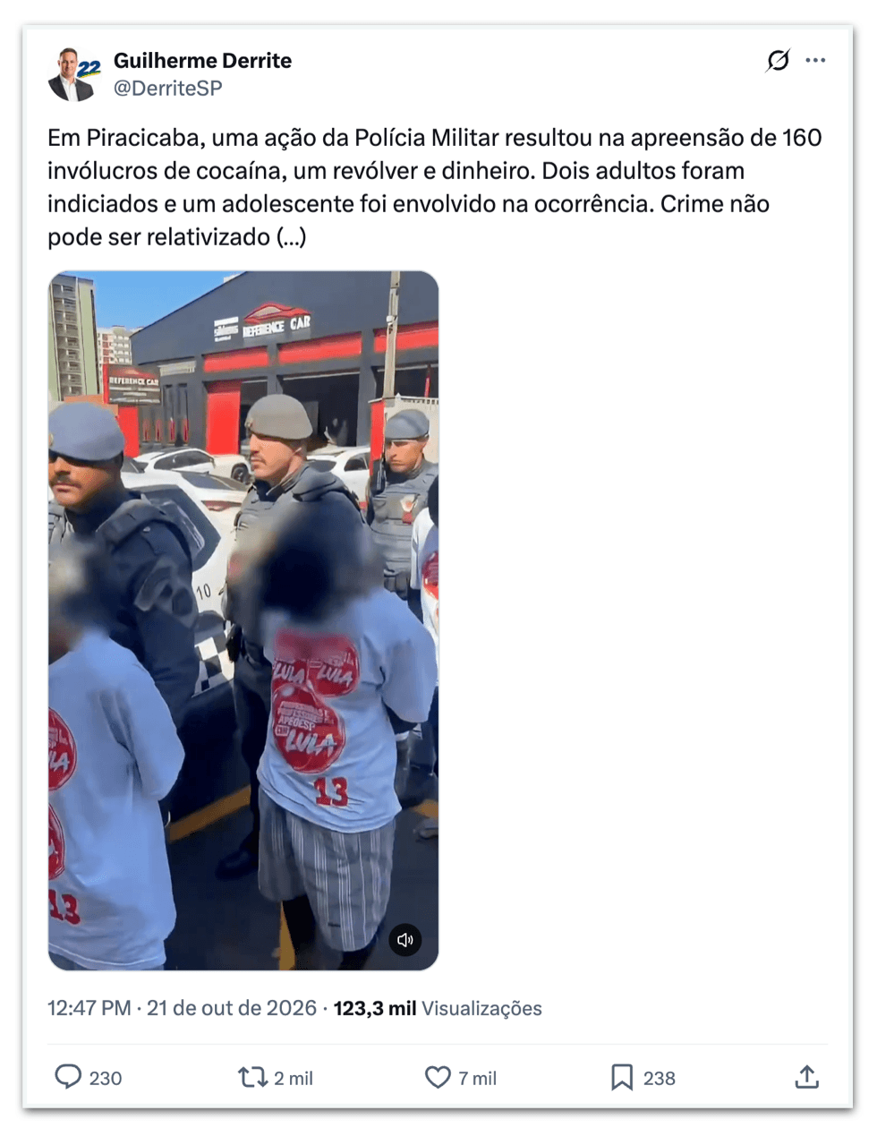 Equipe de Lula diz que PMs mandaram presos vestirem camisas do PT
