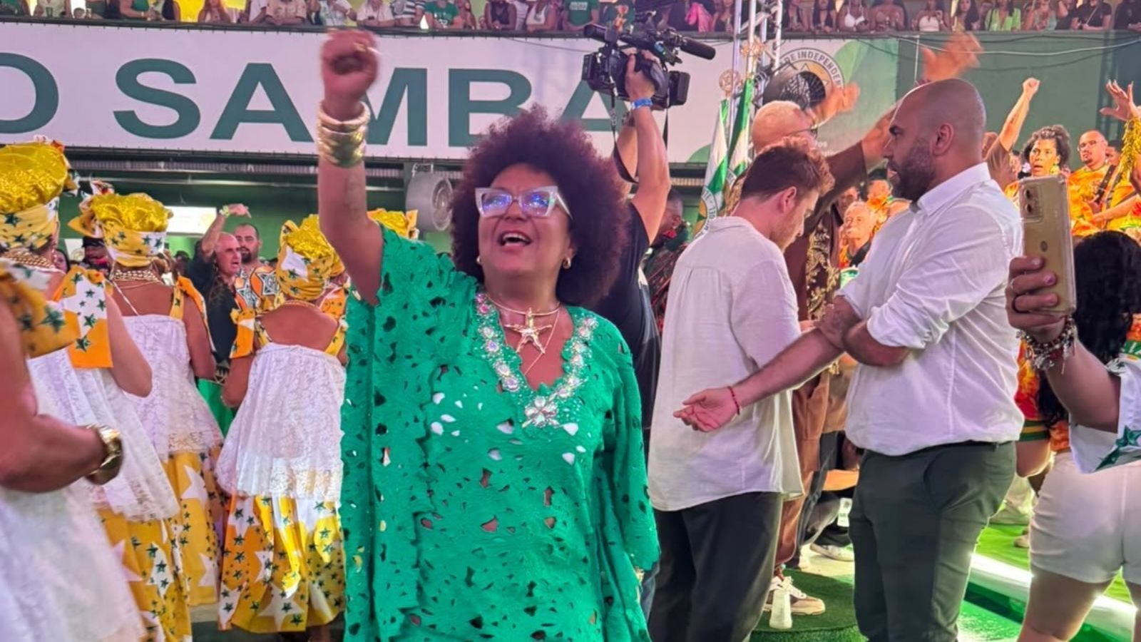 Bethânia, Alcione, Leci e Daniela Mercury gravam samba da Mangueira de 2027