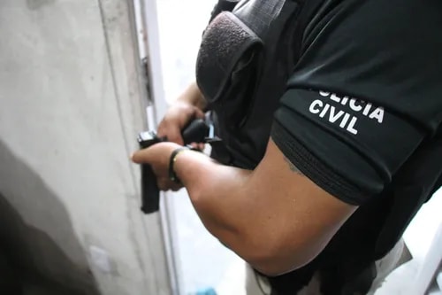 Homem investigado por violência doméstica é preso em Camaçari