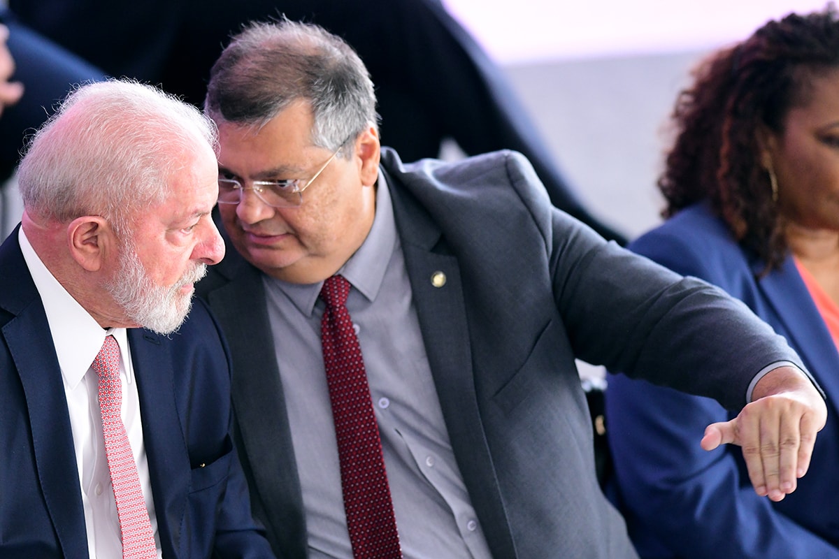 Sem Lula em 2030, aliados estimulam Dino a deixar STF e voltar à política