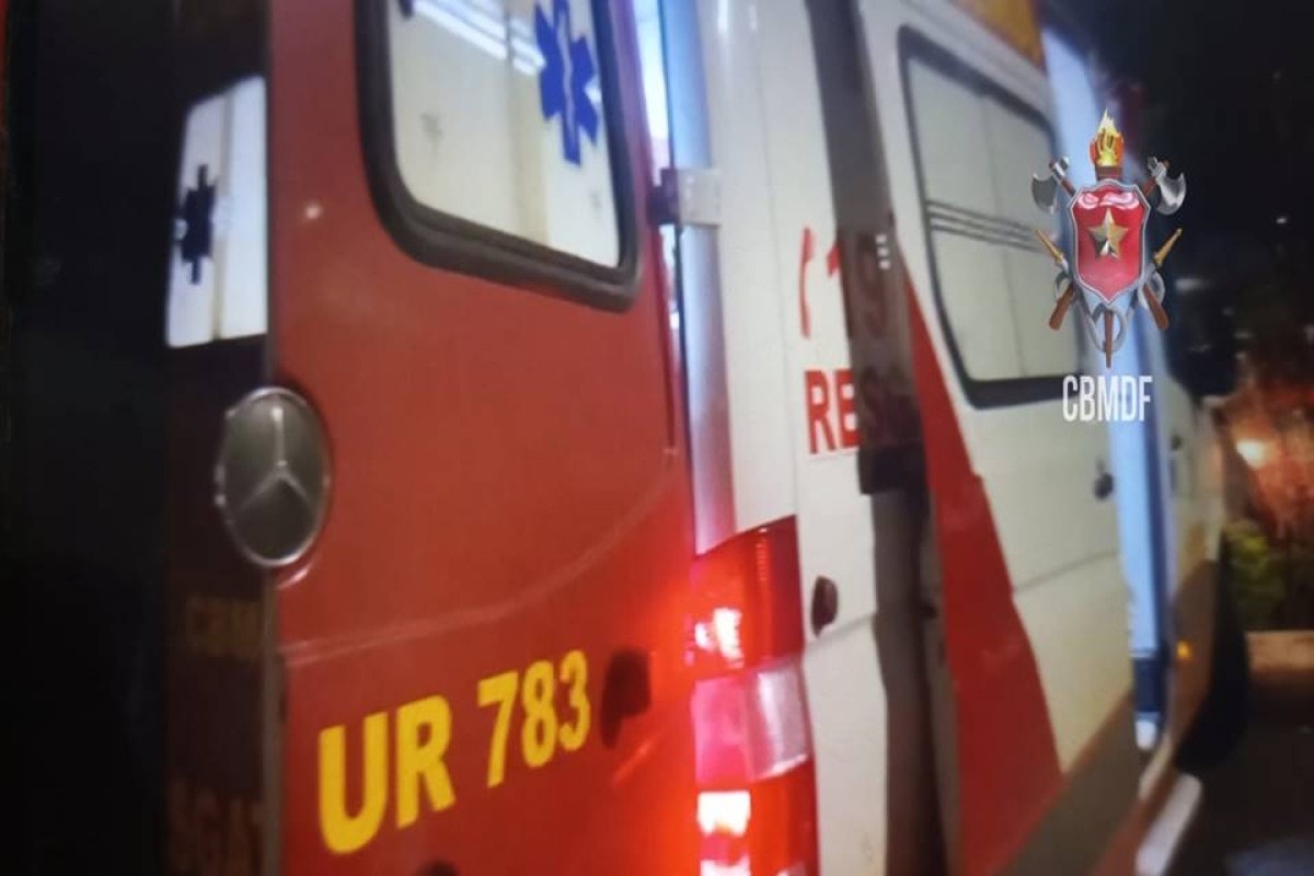 Bombeiros combatem incêndio em prédio residencial no Guará