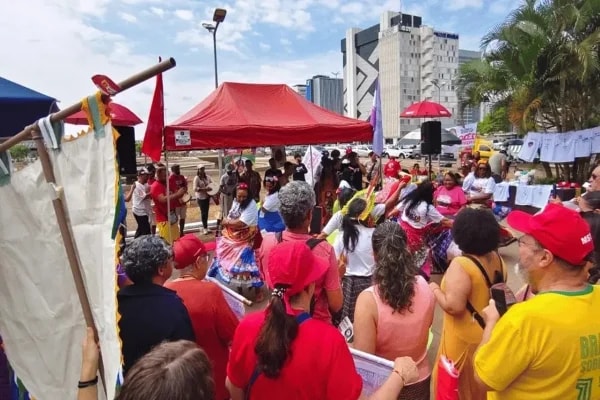 Ato da esquerda no DF defende soberania nacional e direito à moradia