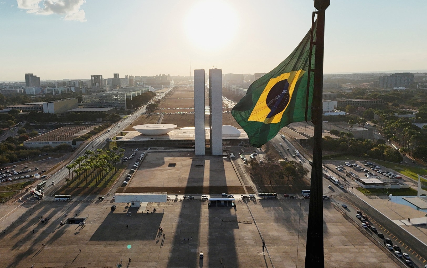Congresso adia retomada dos trabalhos e governo prepara ofensiva pelo fim da 6×1