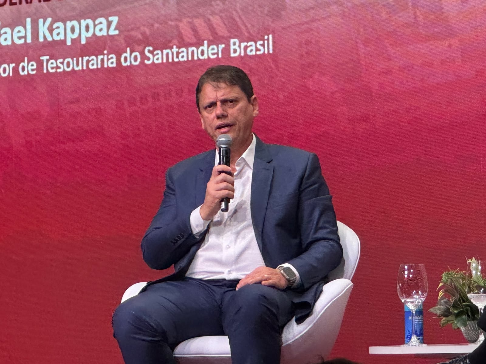 Tarcísio sobre Túnel Santos-Guarujá: "Pode botar 3 estrelas vermelhas"