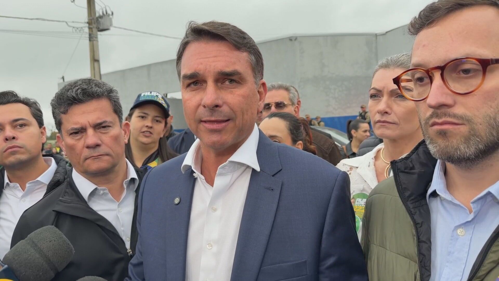 Mendonça manda derrubar posts sobre Flávio e Nossa Senhora Aparecida