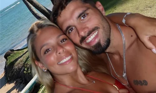 Quem é a namorada 'brasileira' de Pedro Neto, galã português da Copa