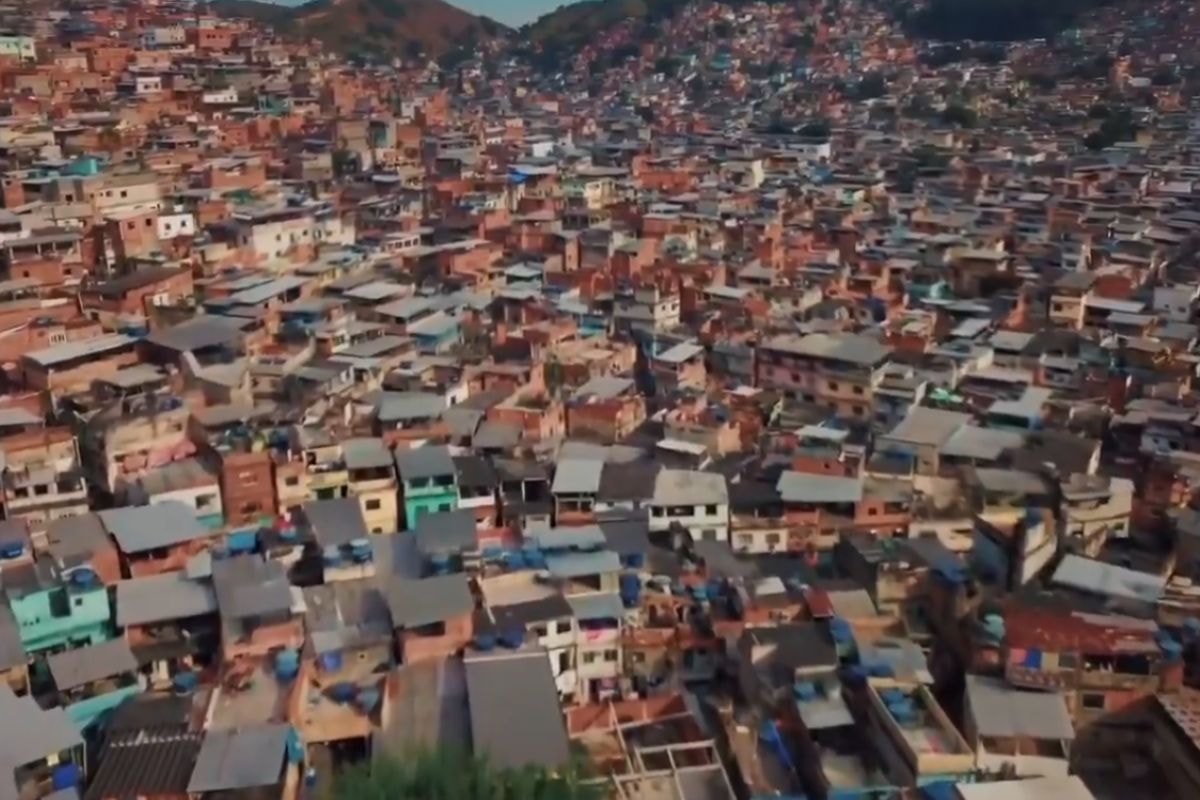 PCERJ investiga origem do tiro que atingiu criança em comemoração na Penha