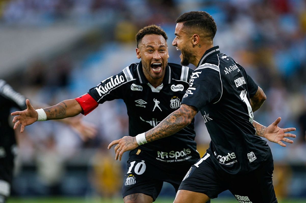 Brasileirão: Santos bate o Fluminense com gols de Gabigol e Coutinho