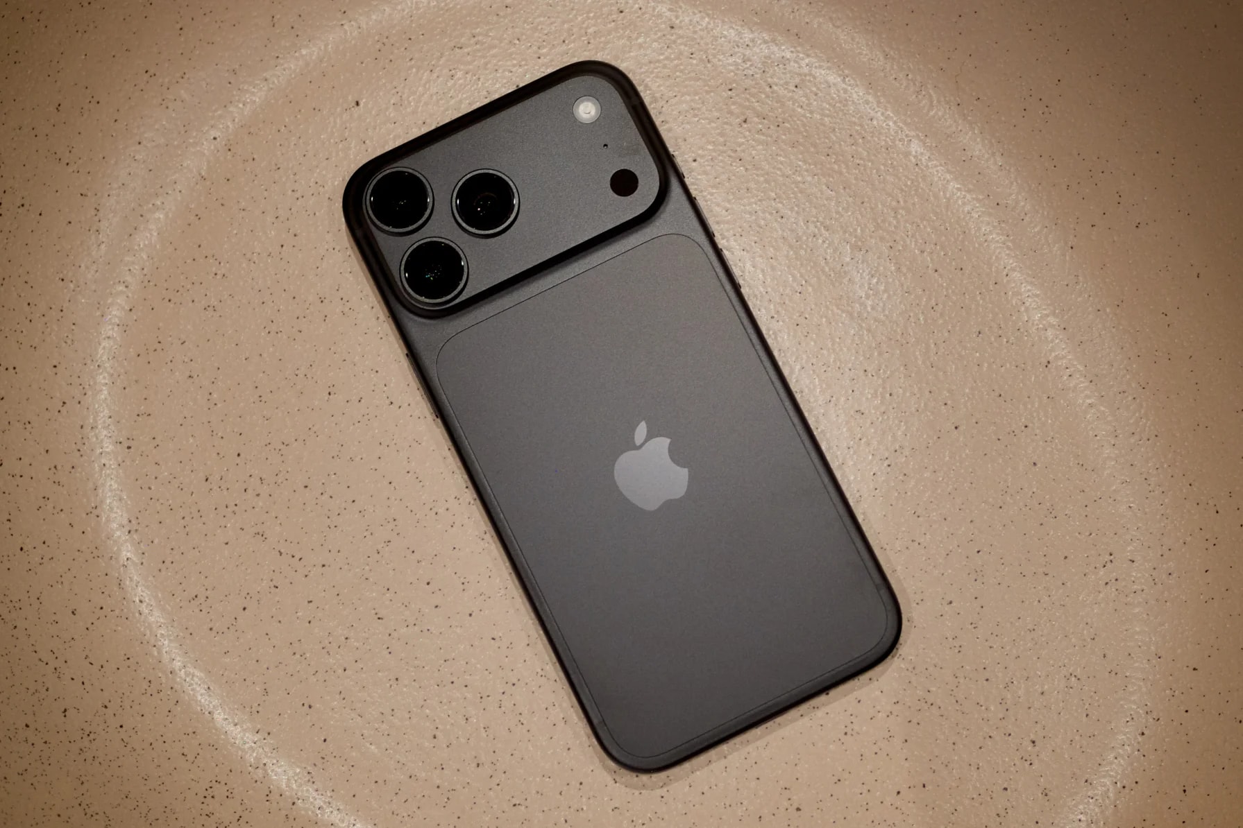 iPhone 20 Pro pode ter a tela mais ousada da Apple, segundo vazamento