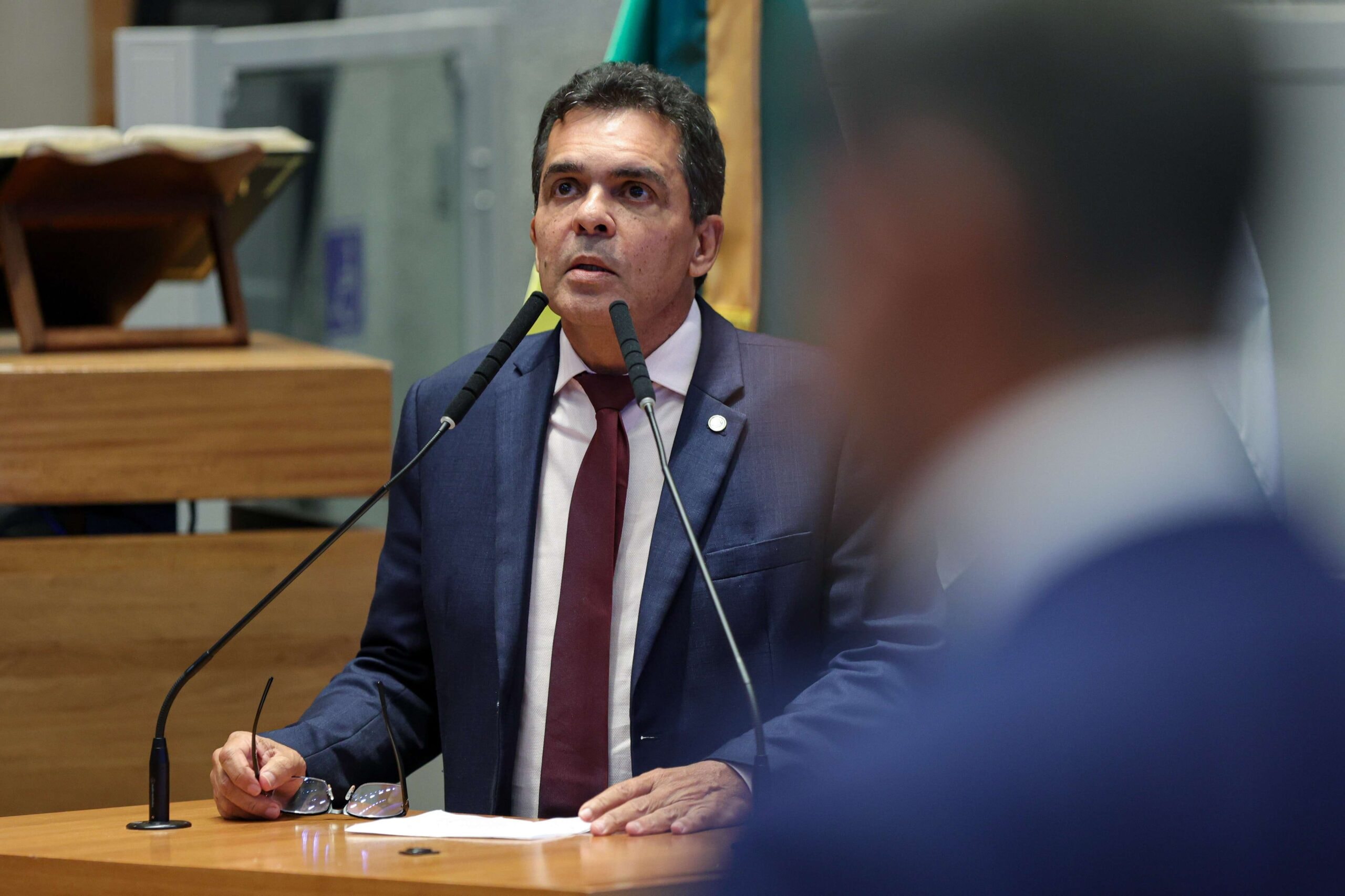 Vice-presidente da CLDF quer replicar ato de Lula e acabar com escala 6x1 de terceirizados