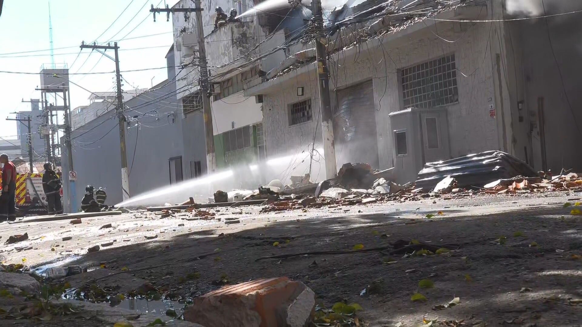 SP: Circulação da Linha 7-Rubi é afetada após incêndio em galpões na Lapa