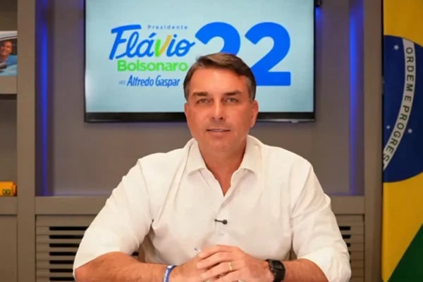 Mendonça adia análise de liminar de Flávio Bolsonaro contra Durigan no TSE