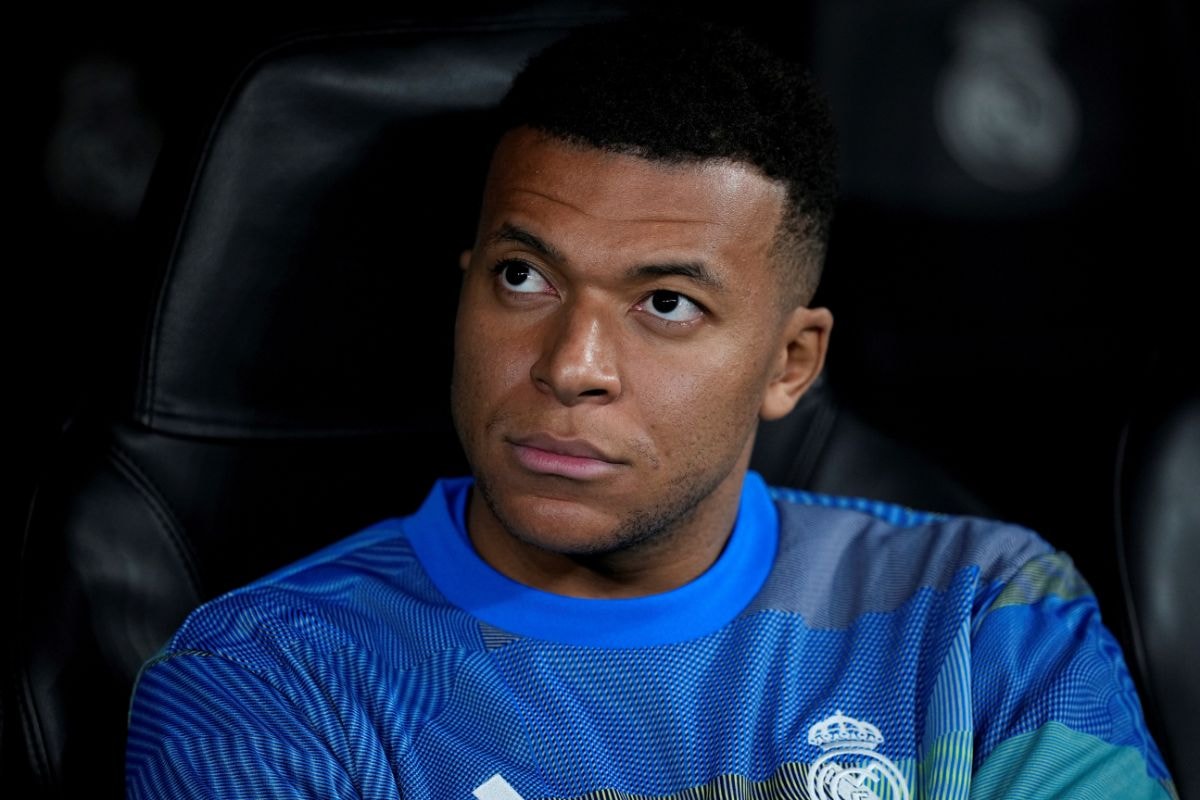 Mbappé vê "erro" em debate que divide fãs de Messi e Cristiano Ronaldo