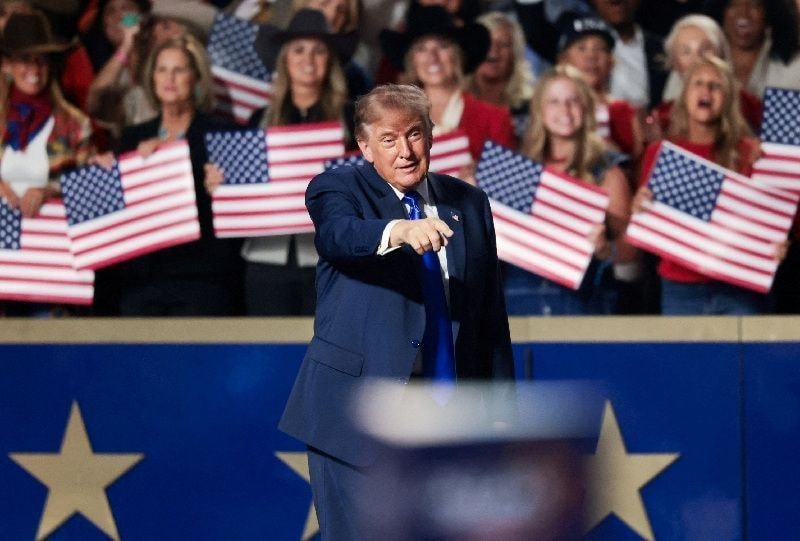 Trump “some” de propaganda dos republicanos para as Midterms
