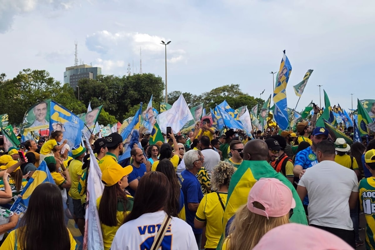 Bloco do 11 e 22: apoiadores de Celina e Flávio chegam à Torre de TV