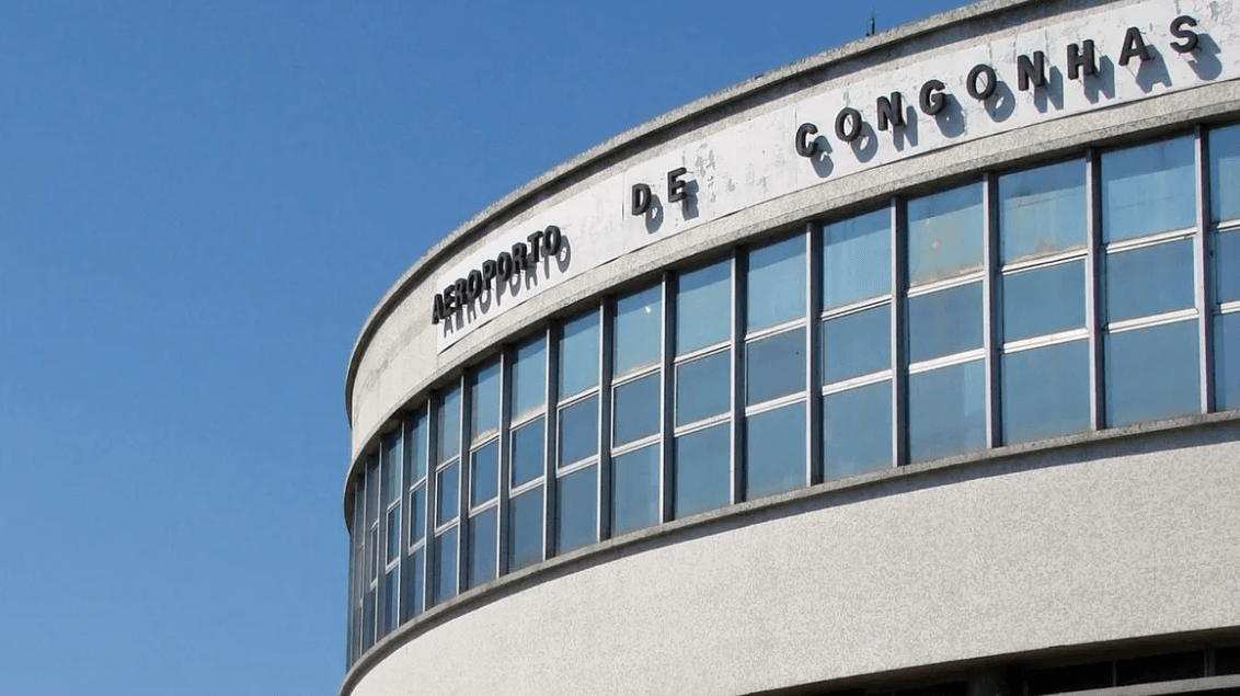 Qual é a função de cada pessoa dentro de um aeroporto para evitar desastres