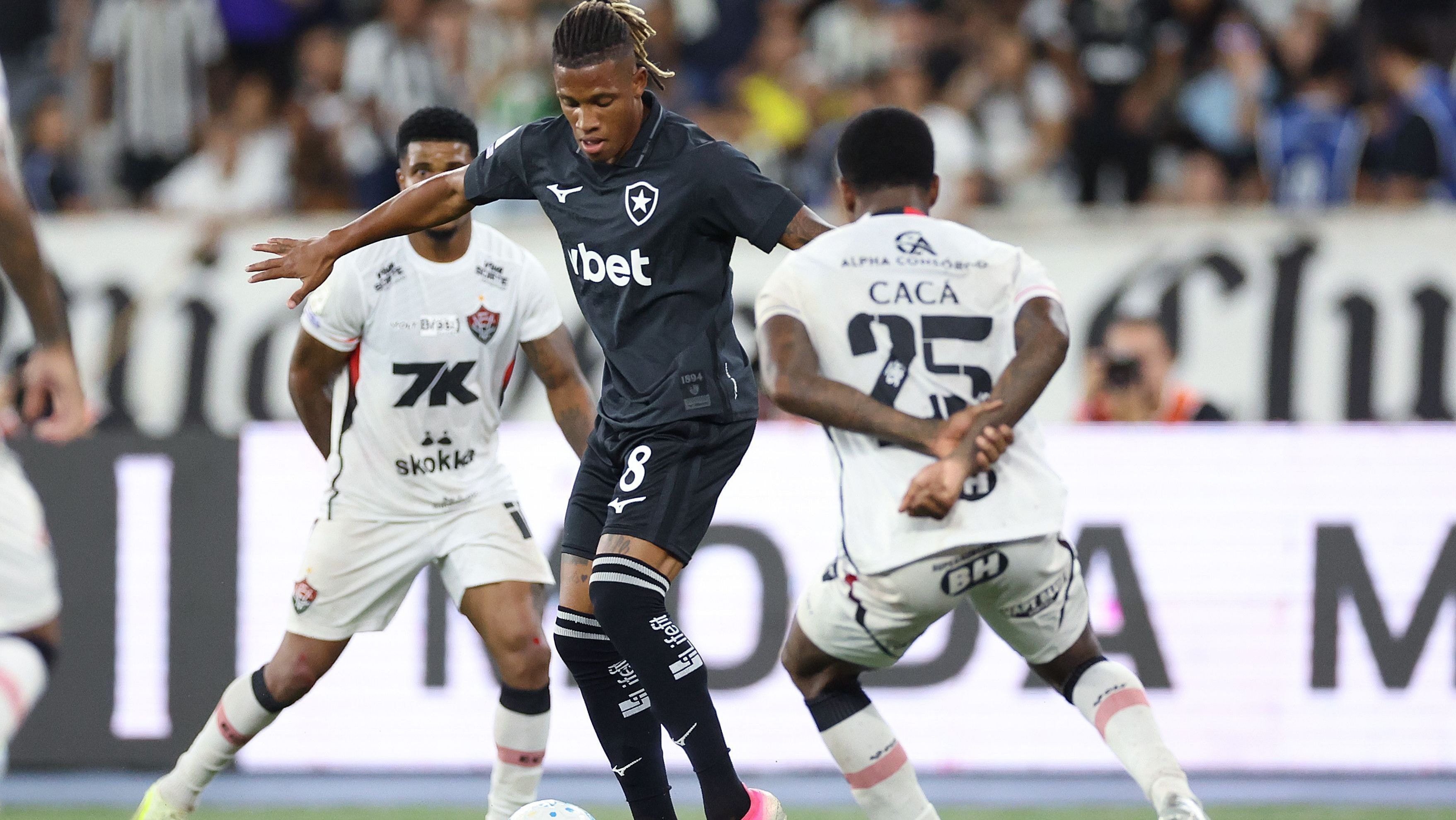 Botafogo acumula chances perdidas e empata com Vitória pelo Brasileirão
