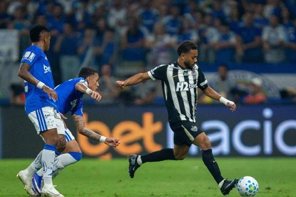 Cruzeiro e Atlético-MG acumulam seis desfalques para duelo nesta terça