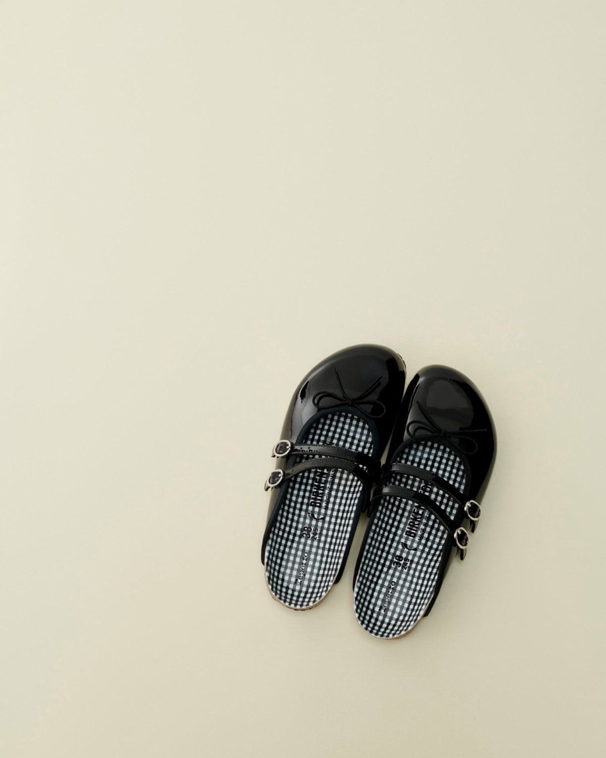 Birkenstock explora estética do balé em collab com a grife Repetto
