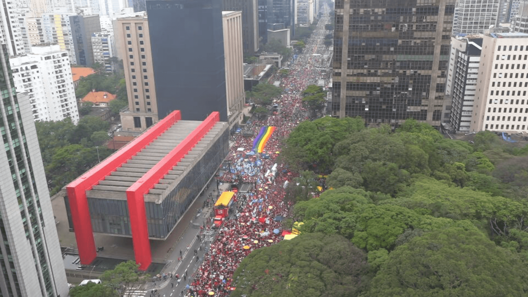 Lula reclama de “decisões tendenciosas” após suspensão do canal de Janones